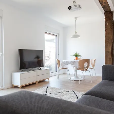 Next Center Bus & Train Station Free Wifi Apartment *